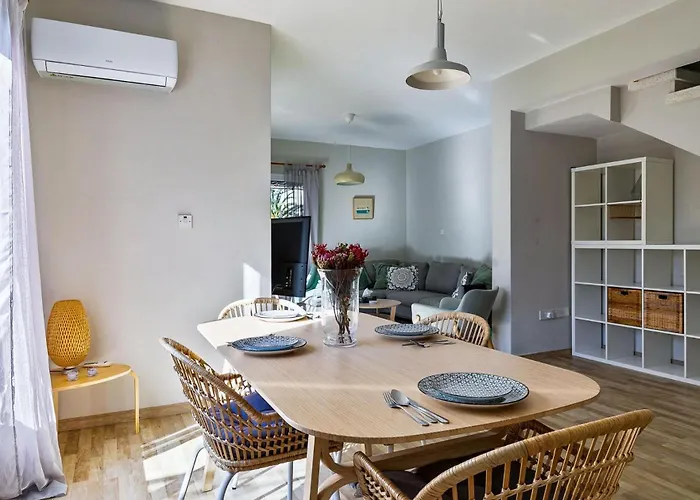 Eva Breeze By Ezoria Villa